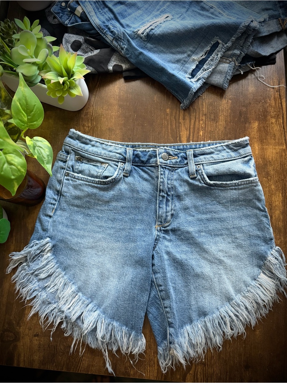 JOE’S JEANS | 26 | Bermuda Suki Frayed Raw Hem Cut Off Shorts